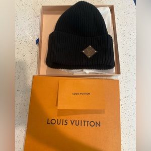 New LV beanie